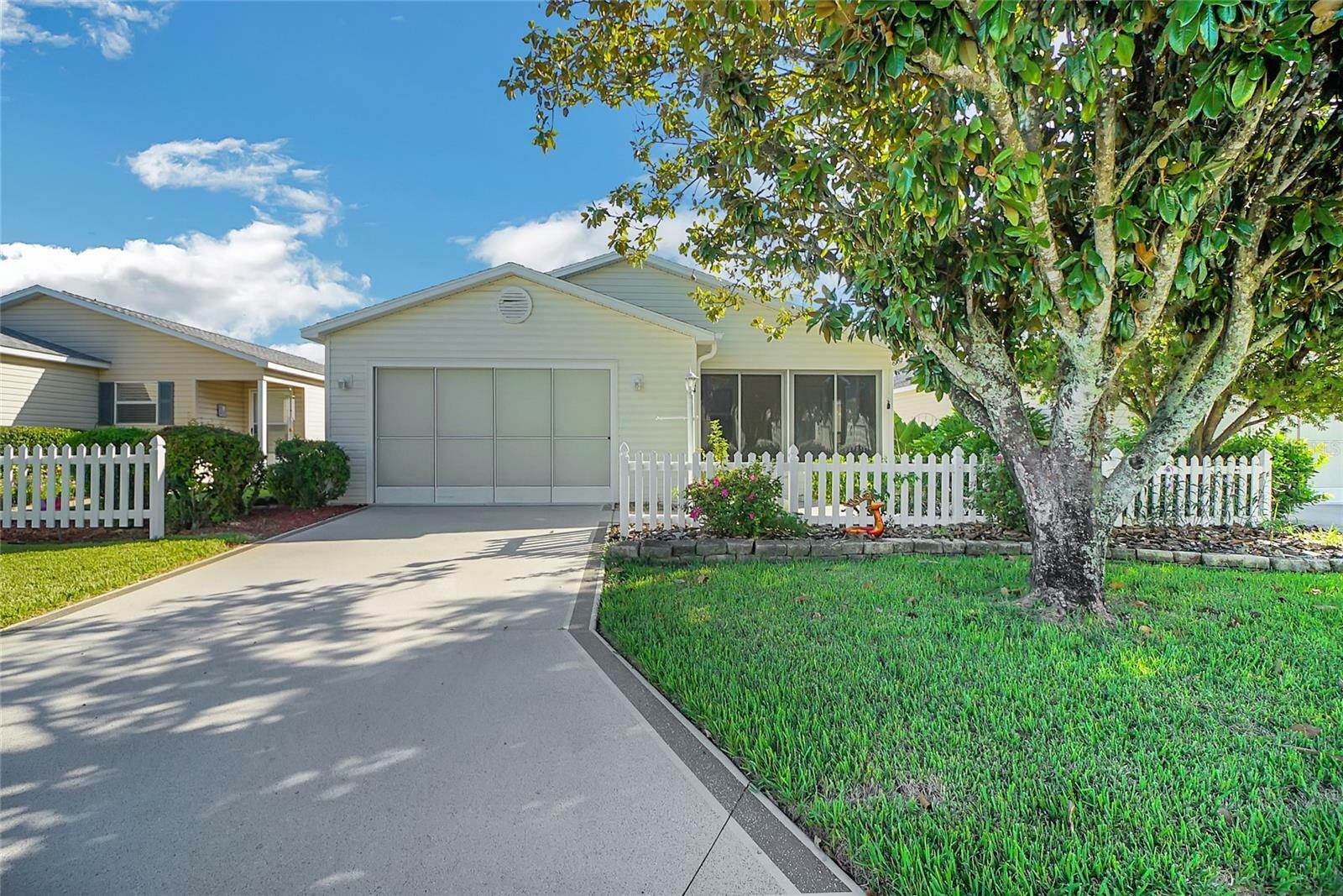 Property Photo:  484 Hildalgo Drive  FL 32159 