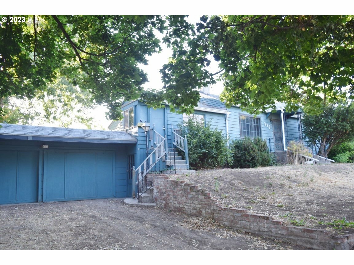 Property Photo: 317 S State St OR 97886
