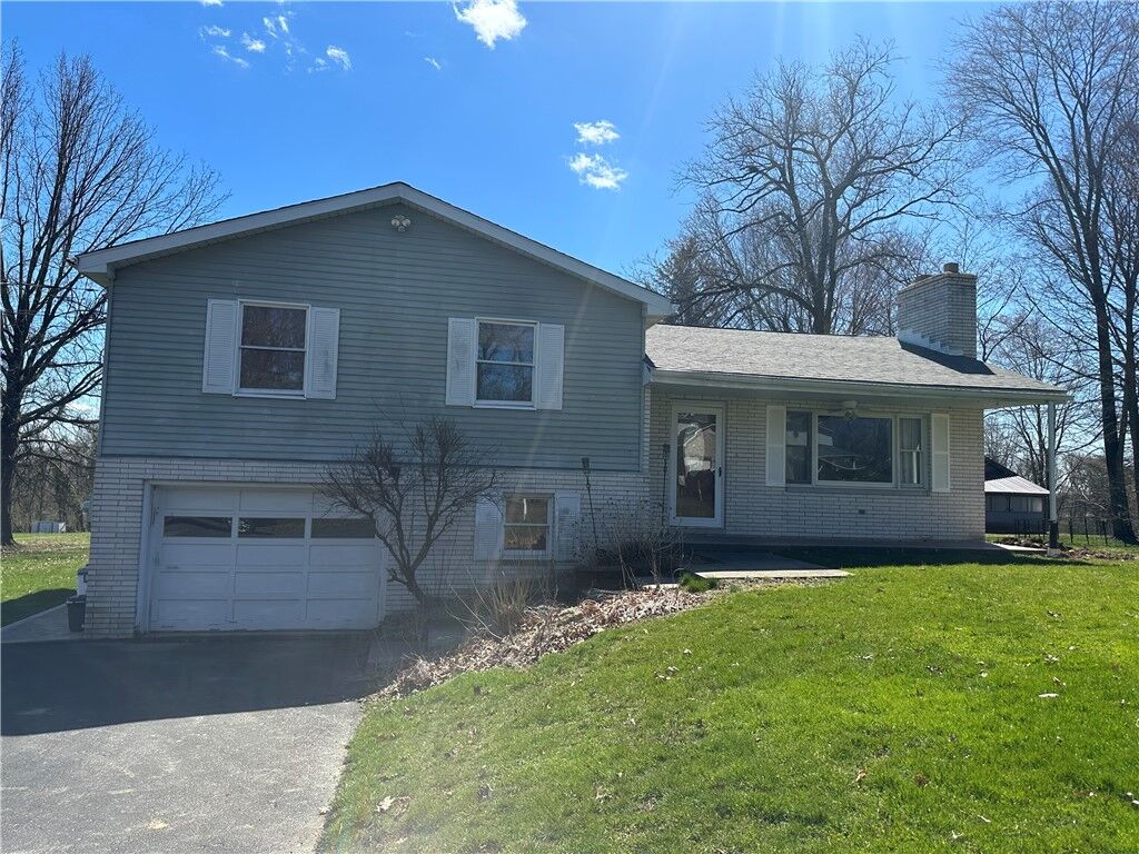 Property Photo: 442 Fairgreen Ave PA 16105