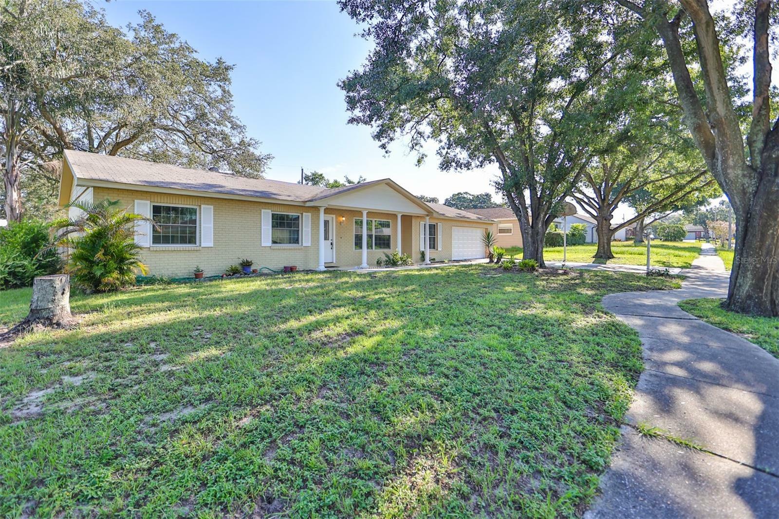 Property Photo:  118 Jeffrey Drive  FL 33511 