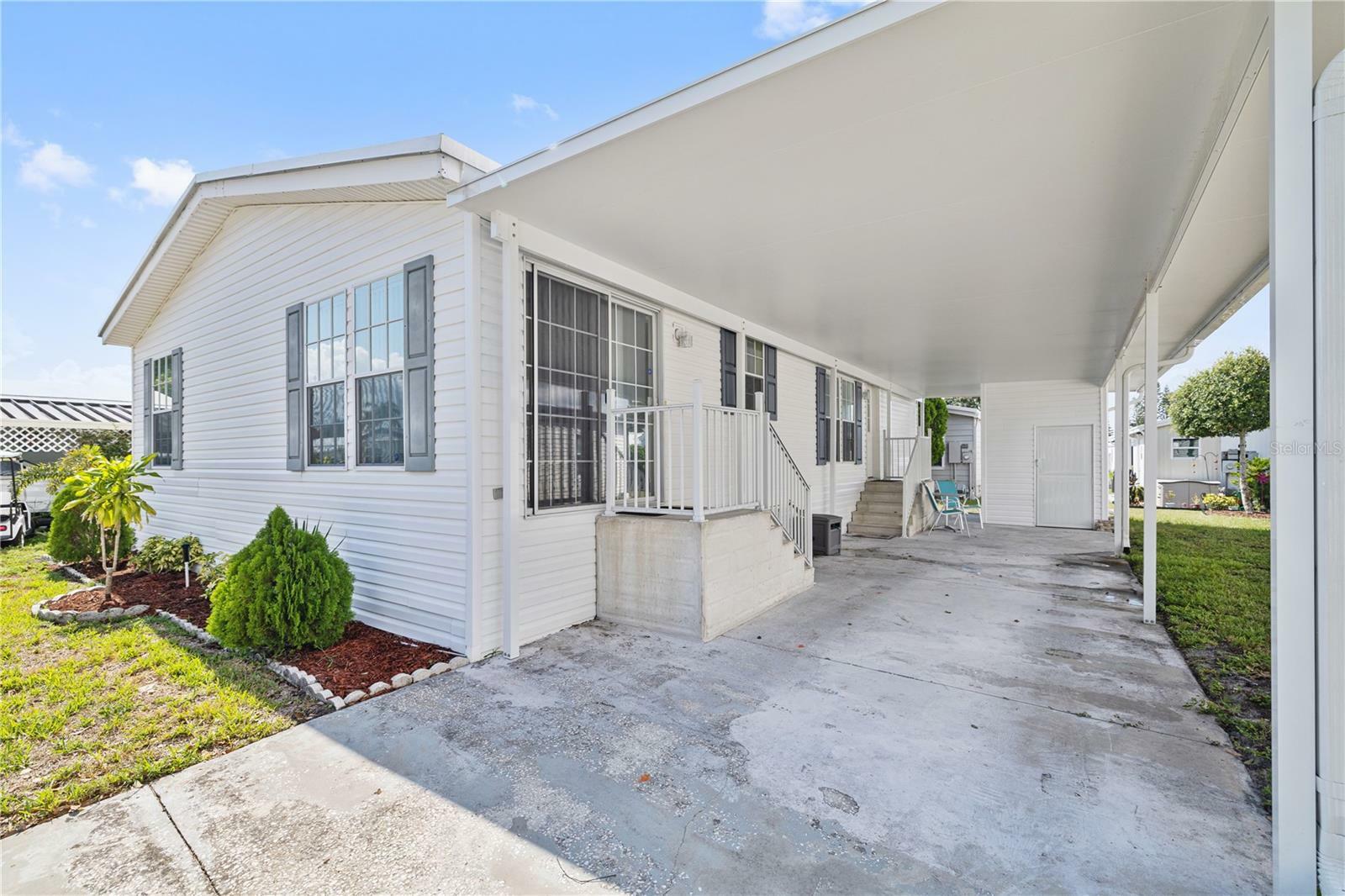 Property Photo:  452 Pompano Court  FL 34677 