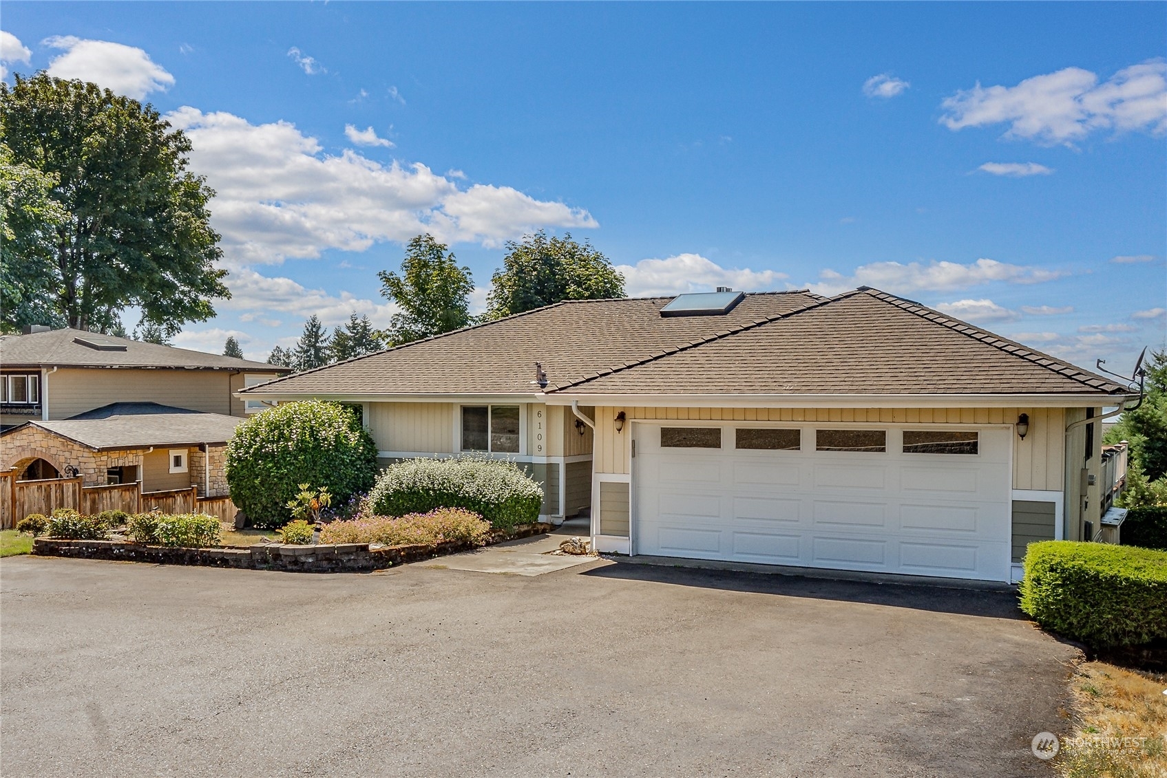 Property Photo: 6109 108th Avenue NE WA 98033