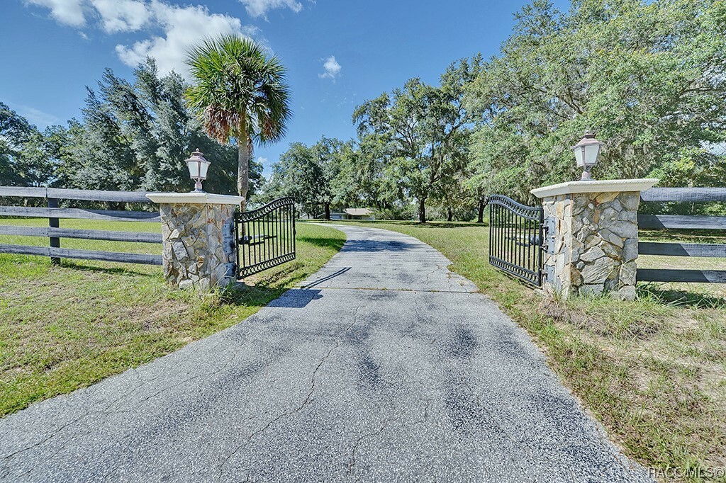 Property Photo:  4617 E Hillsdale Lane  FL 34452 