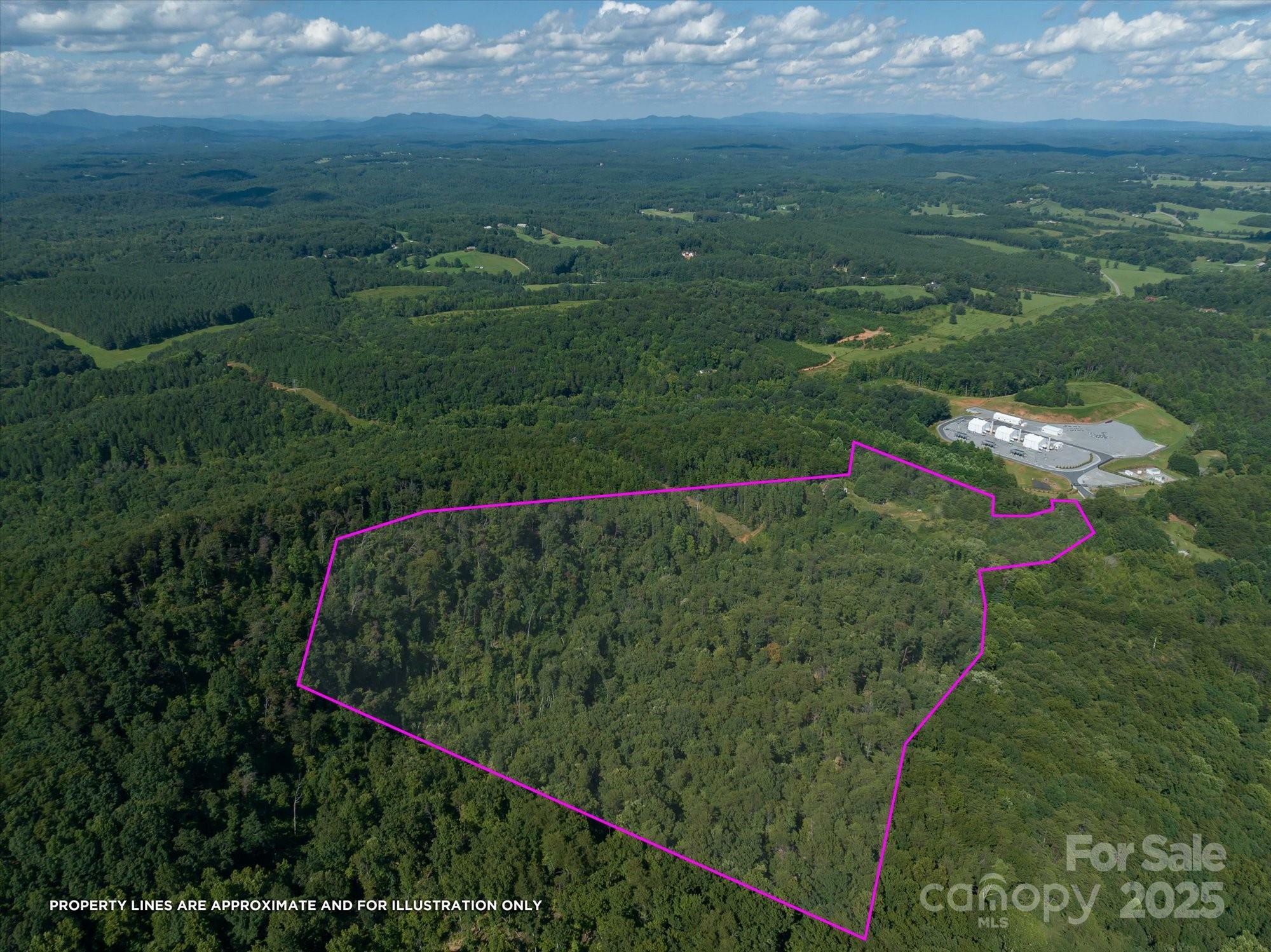 Property Photo: 823 Silver Creek Road NC 28756