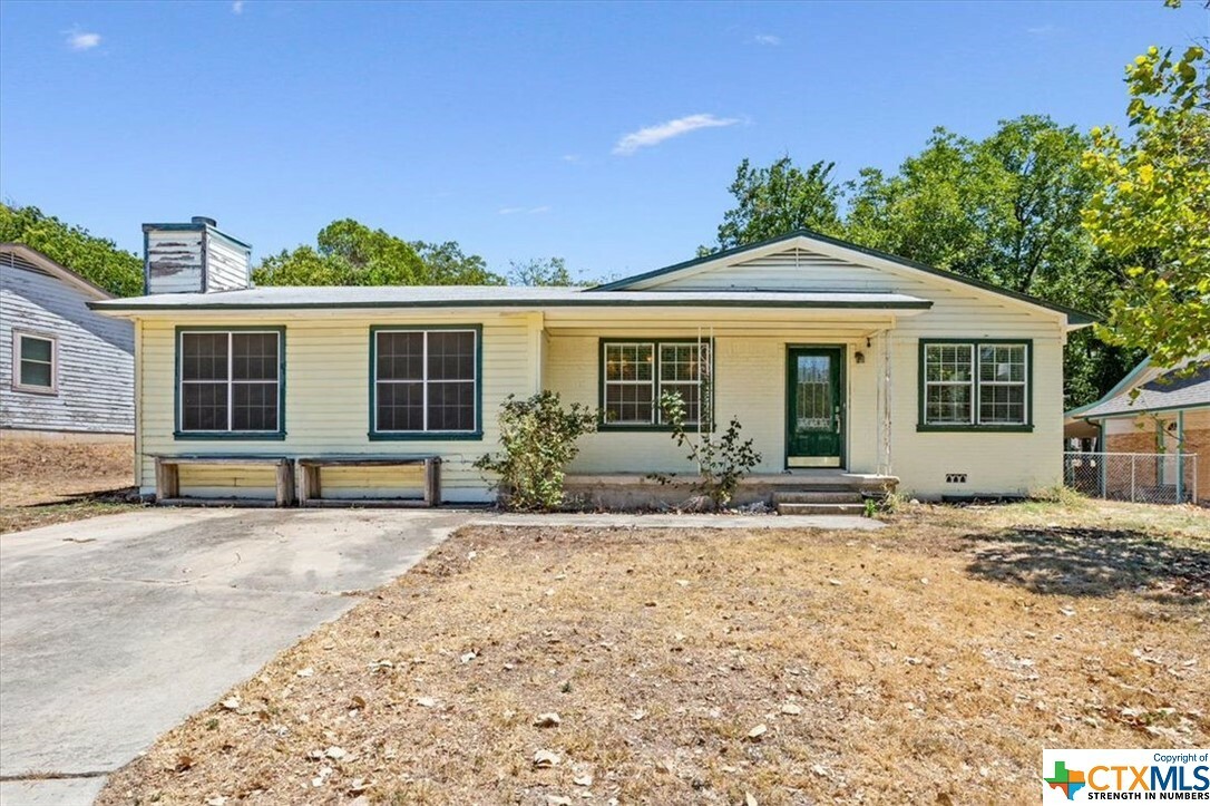 Property Photo:  610 N 13th Street  TX 76522 