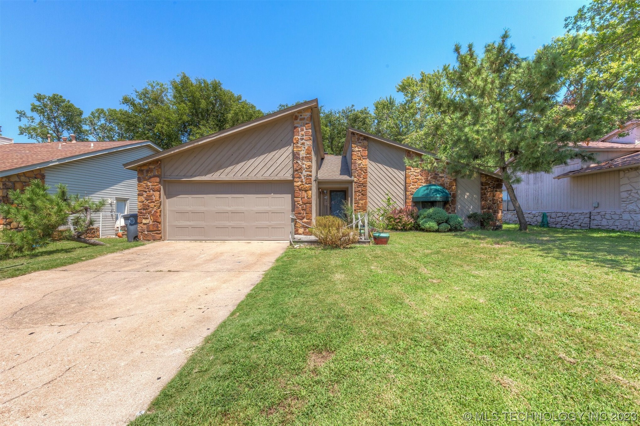 Property Photo:  14409 E 33rd Street  OK 74134 