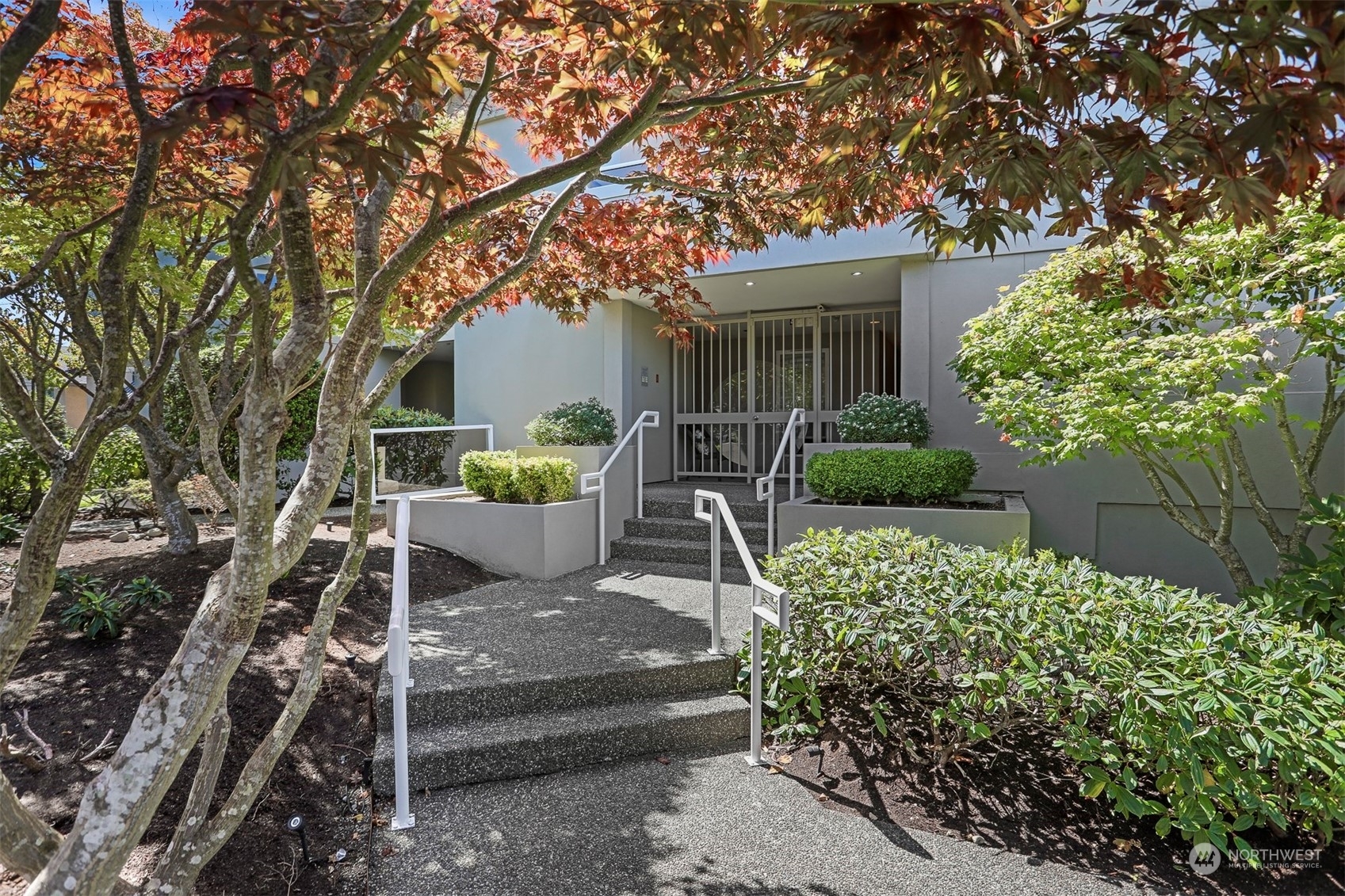 Property Photo:  400 Howell Way 103  WA 98020 