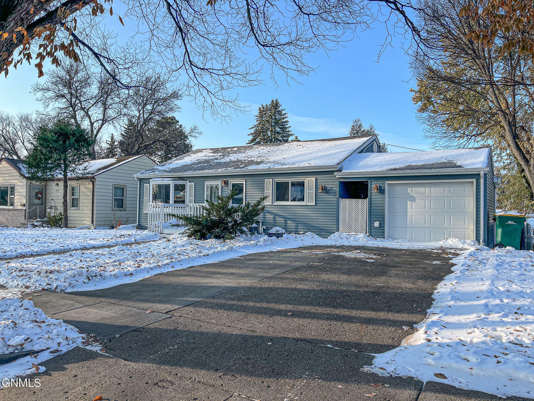Property Photo: 1308 N 2nd Street ND 58501