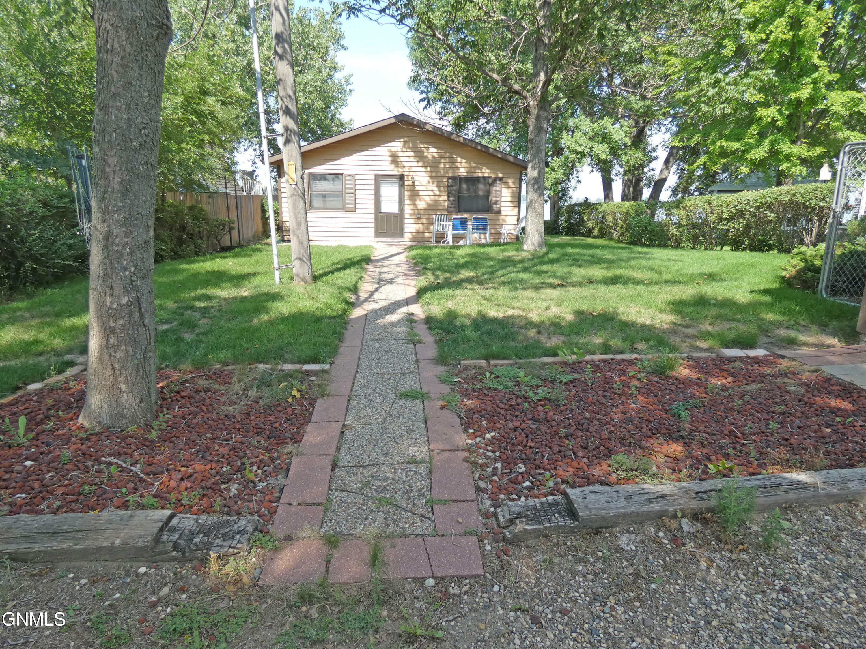 Property Photo:  713 Elk Drive  ND 58428 