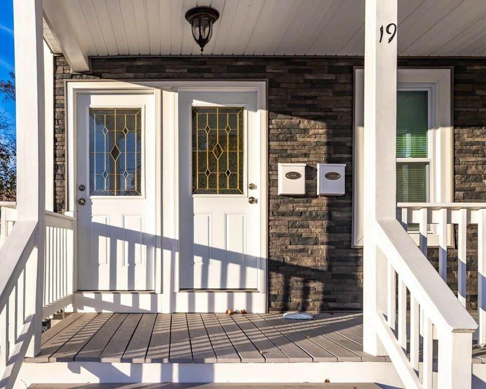 Property Photo: 19- 19/1/2 Avery St MA 01085