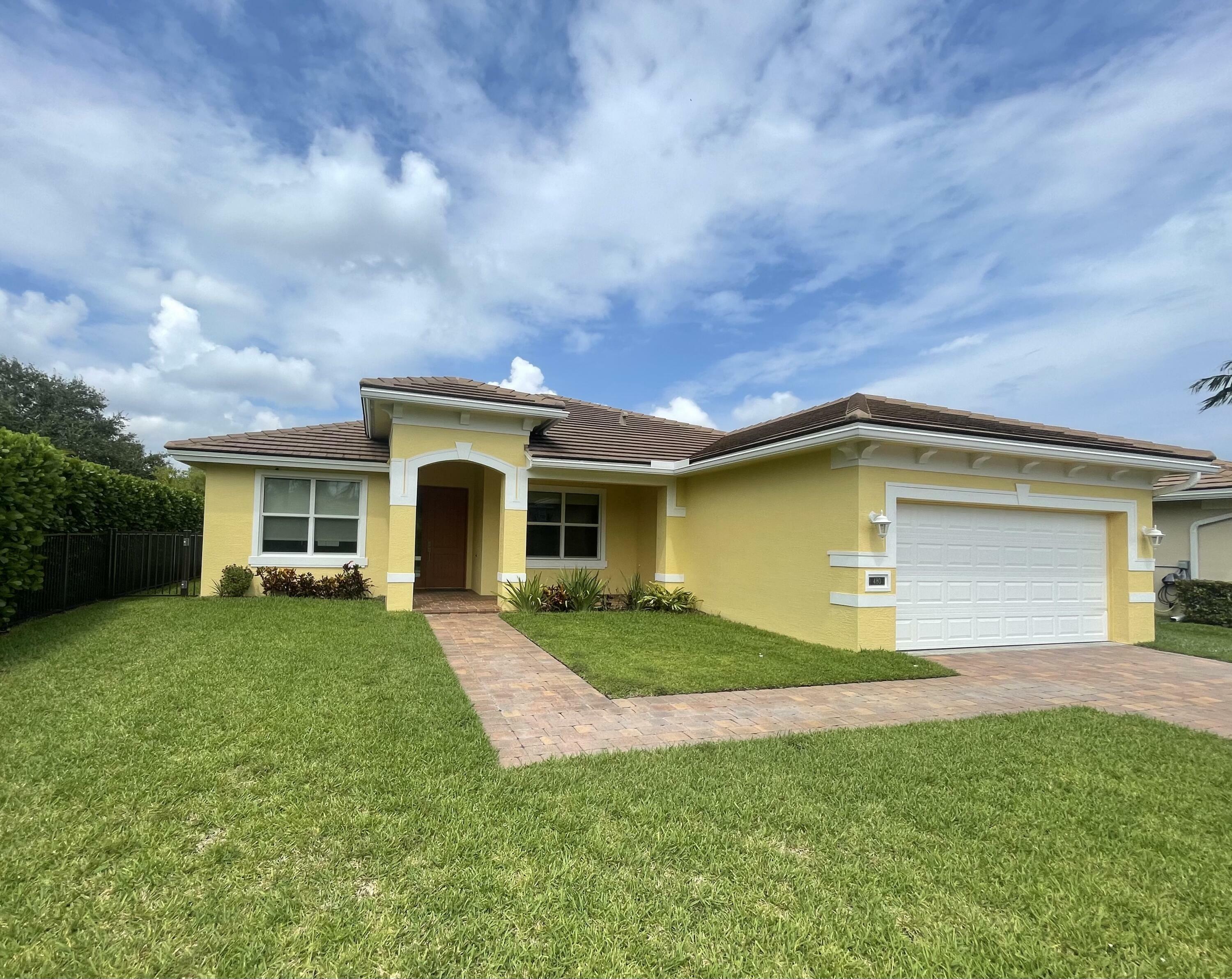 Property Photo:  480 NW Windflower Terrace  FL 34957 