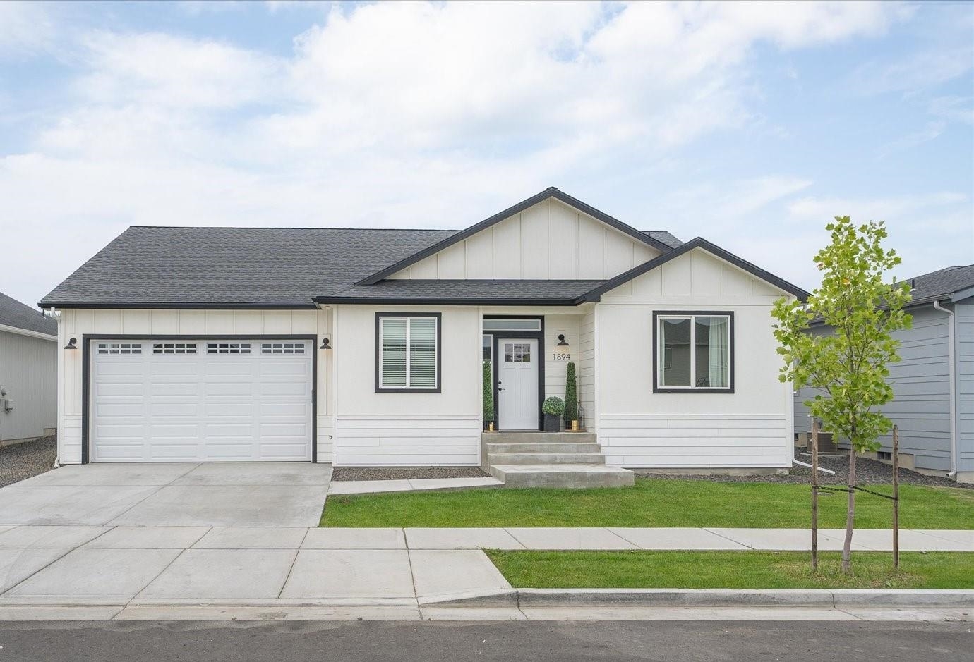Property Photo: 1894 W Lavender Ave WA 99208