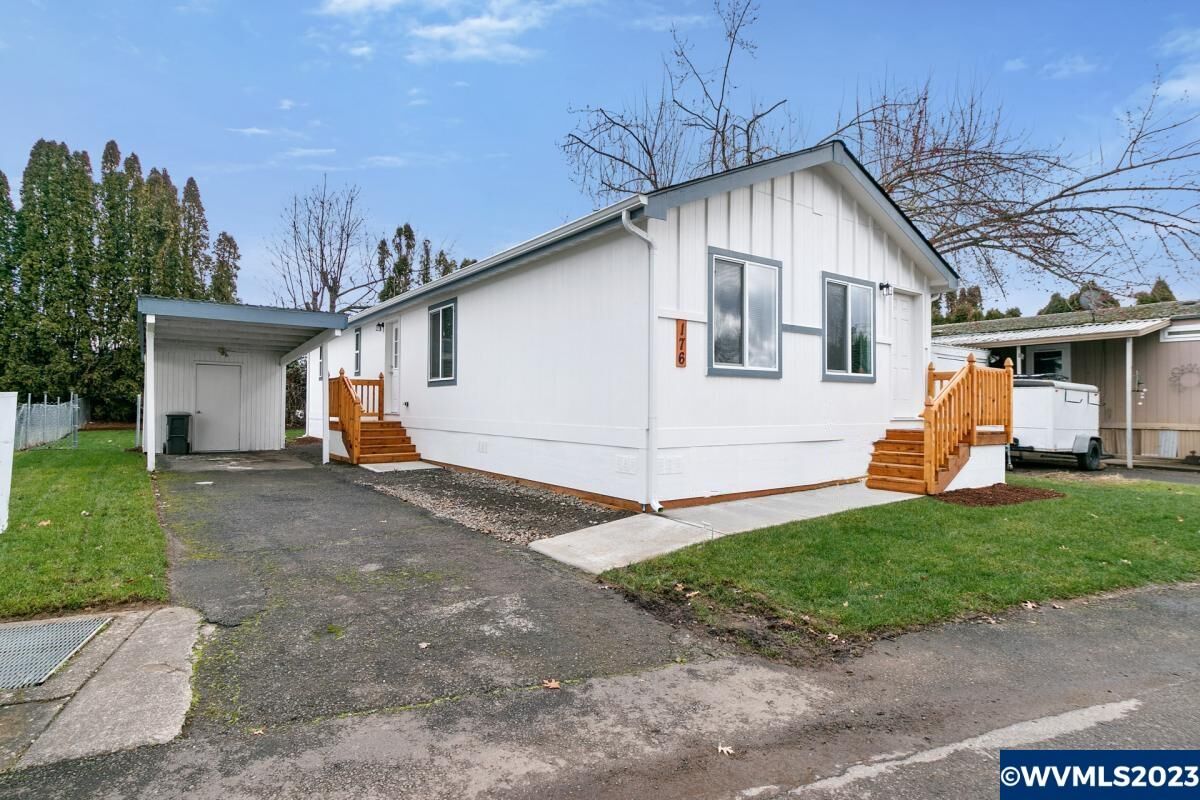 Property Photo: 176 Clearwater Av NE OR 97301