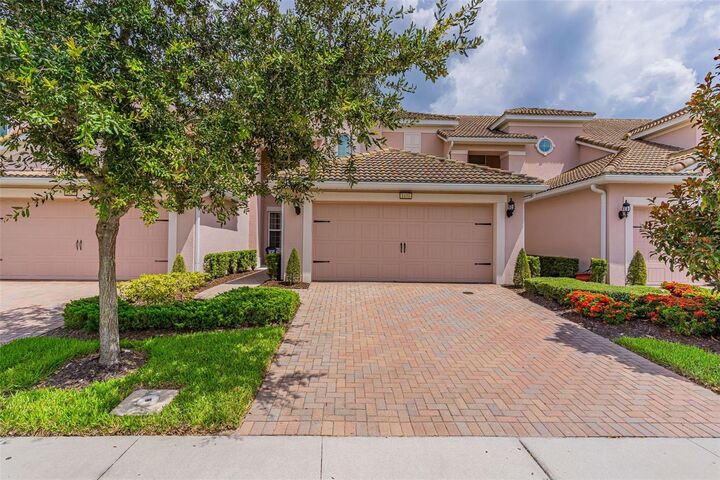 Property Photo: 1431 El Conte Drive FL 33896