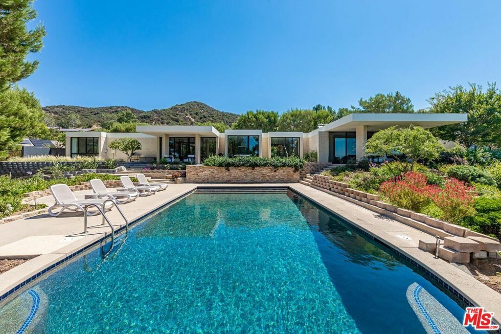 489 Oak Creek Drive  Thousand Oaks CA 91361 photo