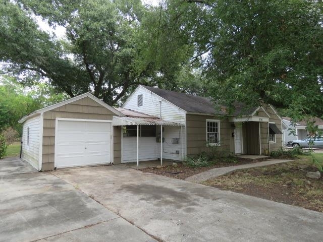 Property Photo:  2740 Berry Ave  TX 77619 