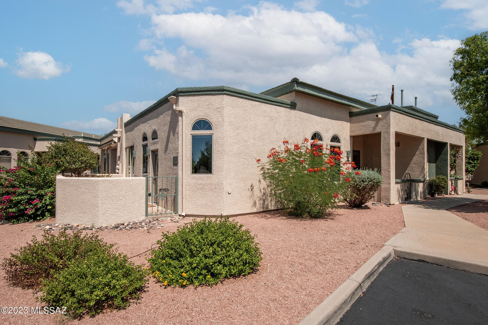 Property Photo:  2370 W Vía Di Silvio  AZ 85741 