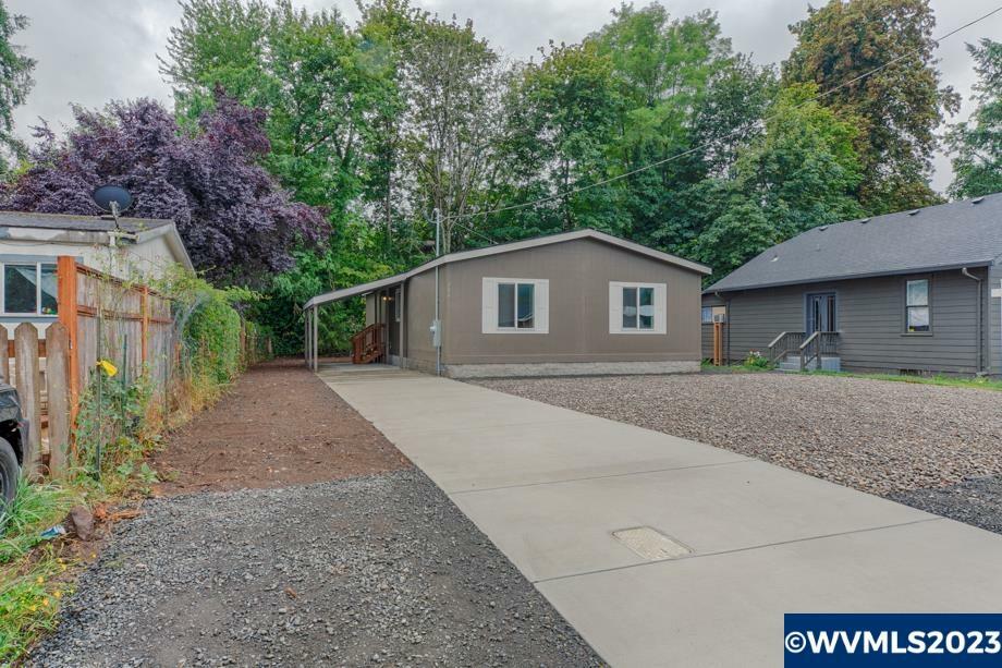 Property Photo: 256 SE Hazel St OR 97360
