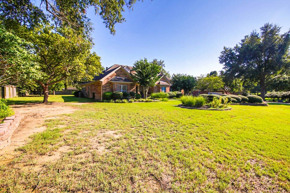 Property Photo:  206 Catalpa  AR 72364 