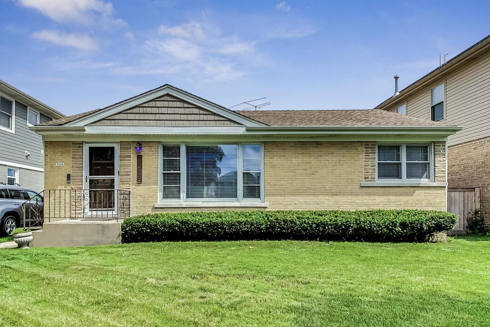 Property Photo:  7529 N Oketo Avenue  IL 60631 