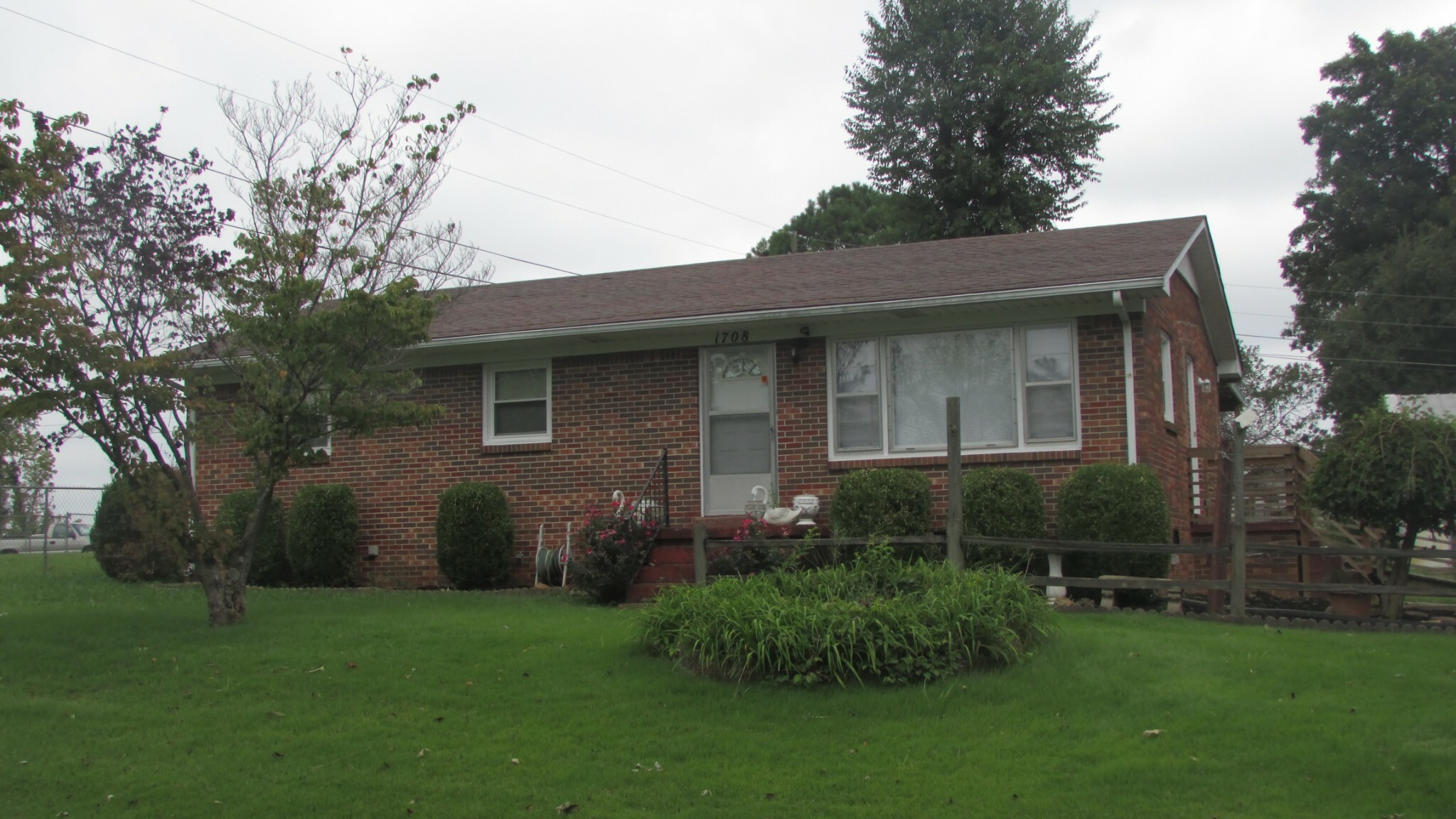 Property Photo:  1708 Walnut Ave S  TN 38464 