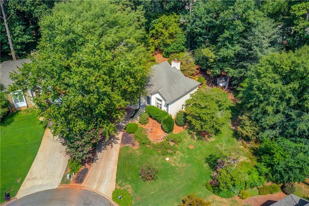 Property Photo:  1251 Raleigh Court  GA 30043 