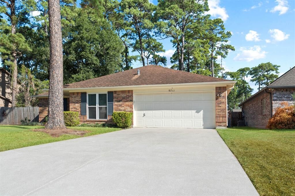 Property Photo: 9711 El Chaco Street TX 77521