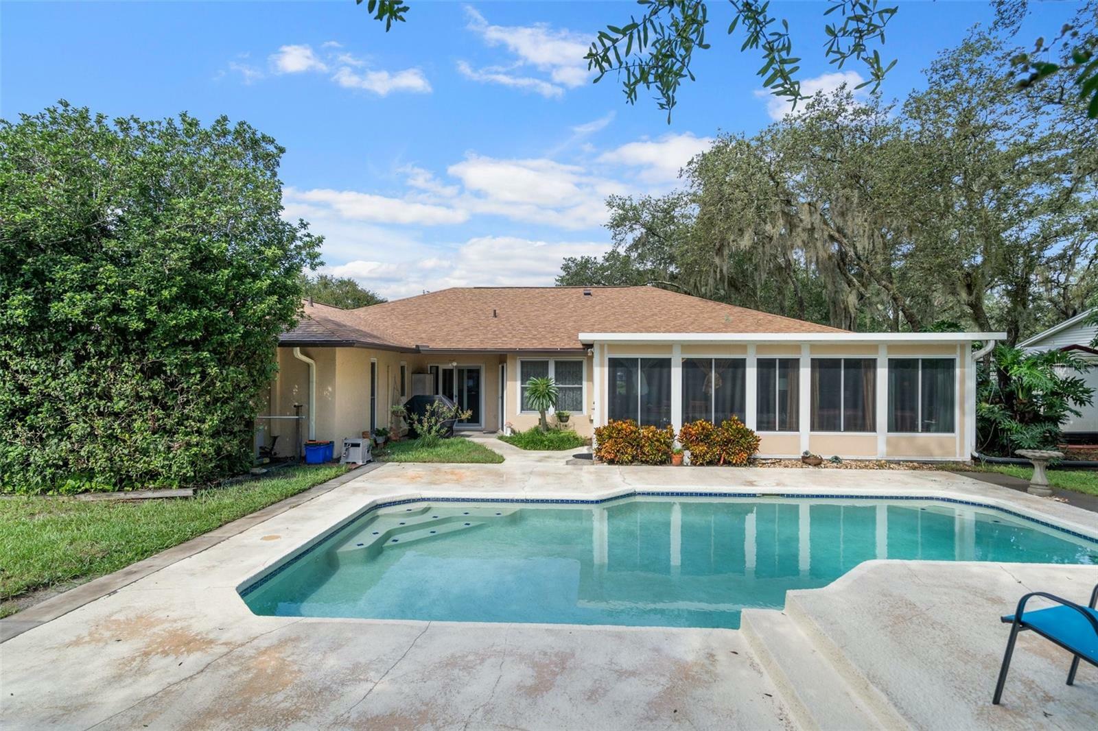 Property Photo:  3906 Rosedale Drive  FL 33511 