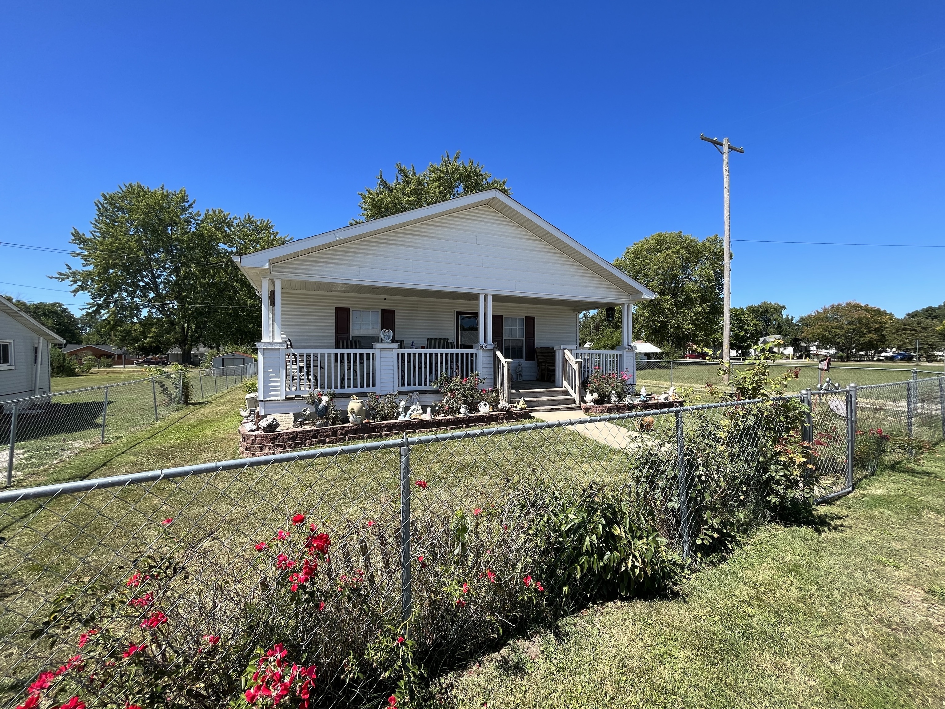 Property Photo: 804 S Roosevelt Avenue IN 46124