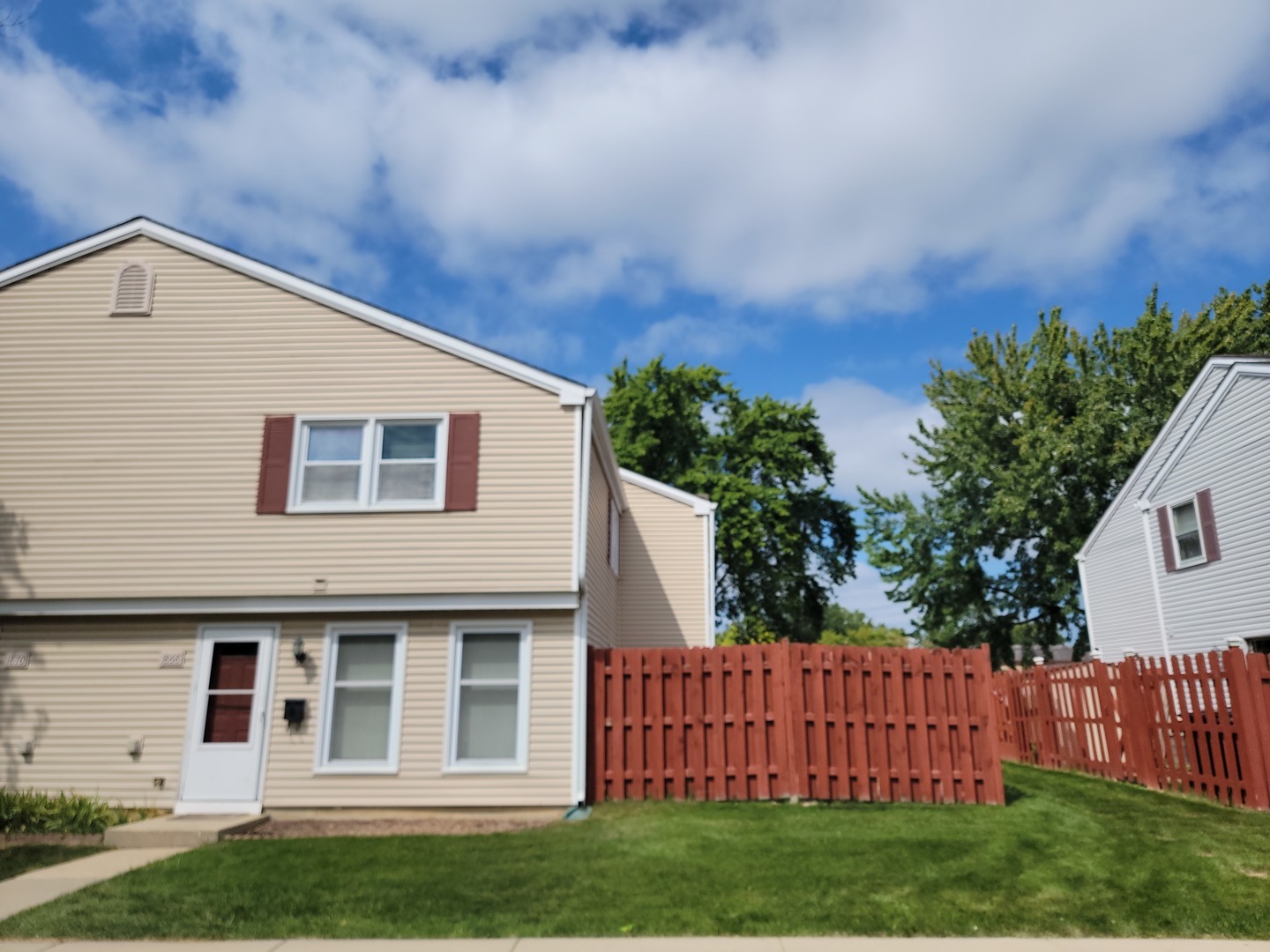 Property Photo: 1868 Jamestown Circle IL 60169