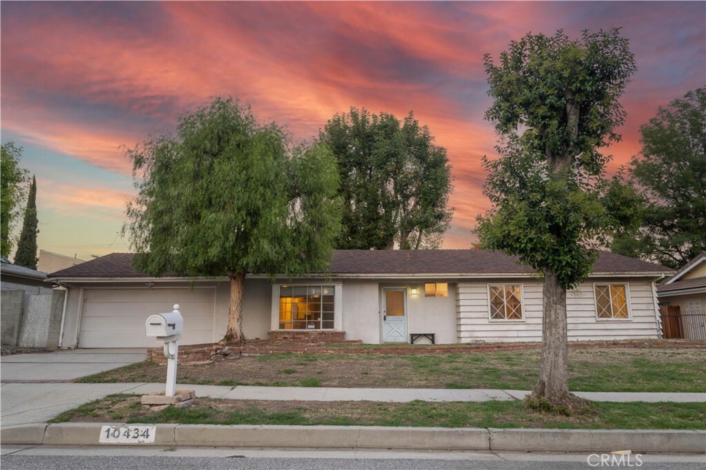 Property Photo:  10434 Baird Avenue  CA 91326 