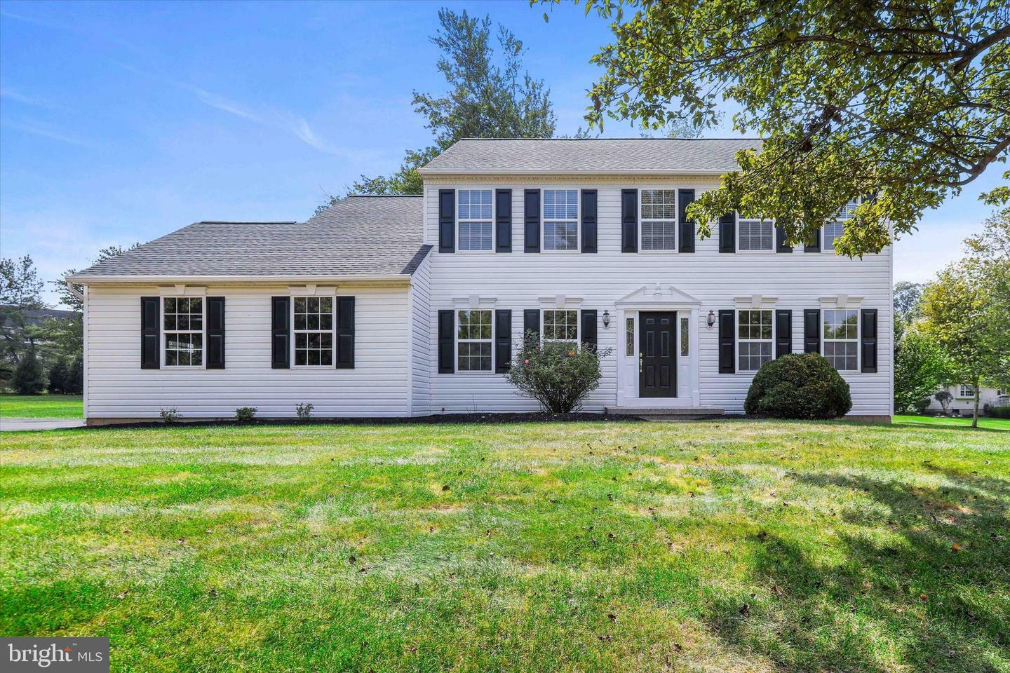 Property Photo: 1243 Black Oak Court PA 18914