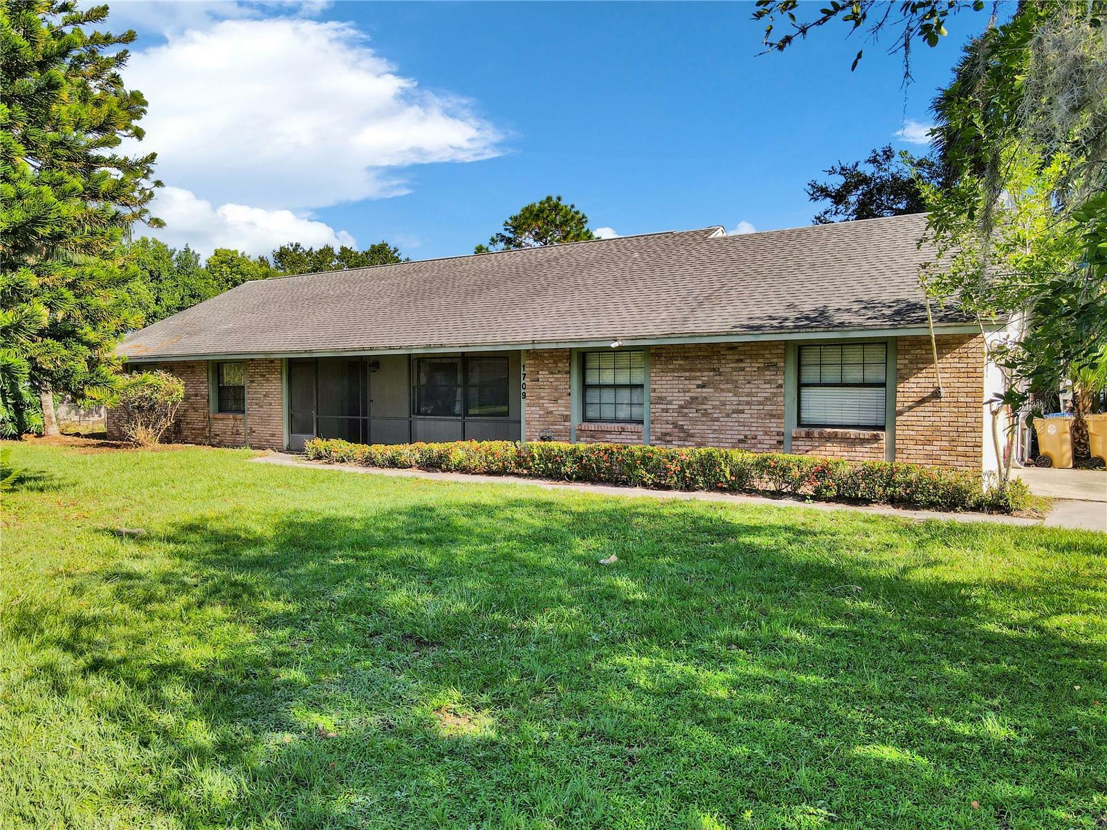 Property Photo:  1709 Kings Point Boulevard  FL 34744 