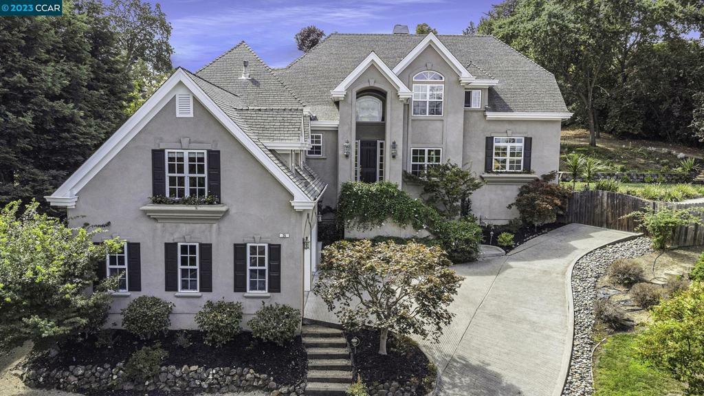 Property Photo: 26 Royal Glen Ct CA 94595