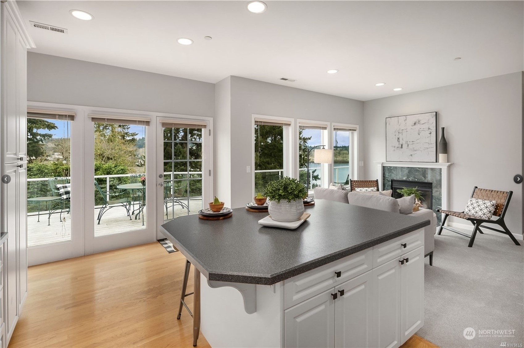 Property Photo: 9519 B SE 71st Street WA 98040