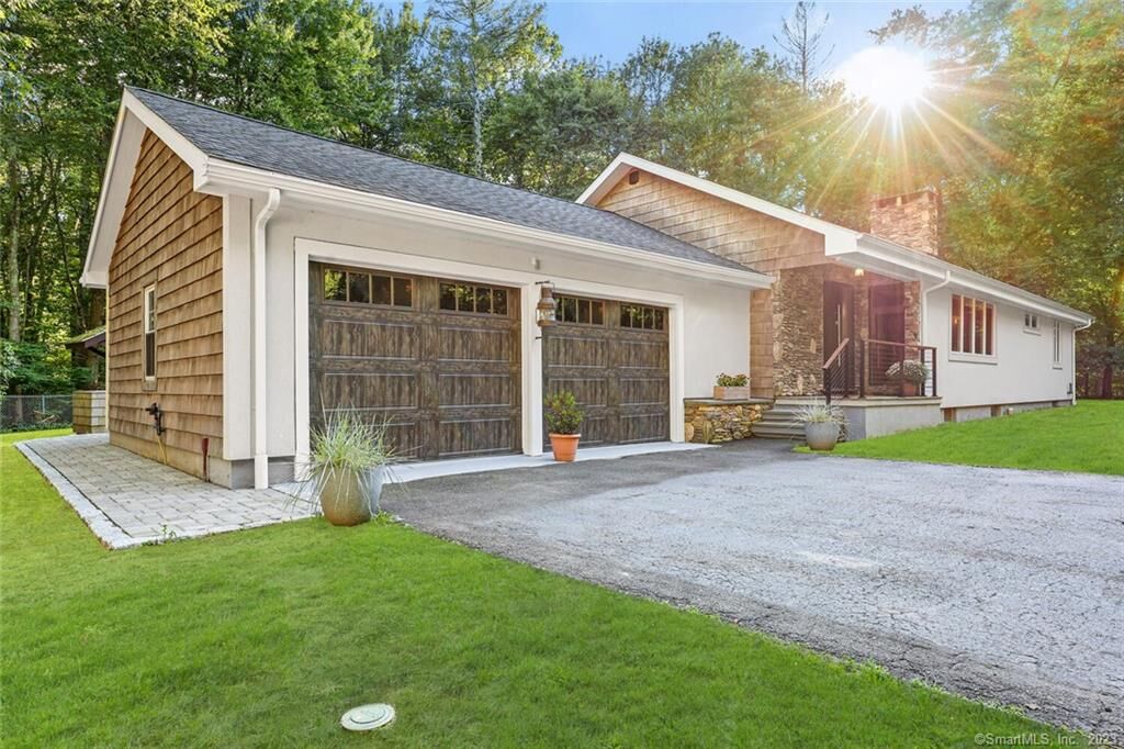 Property Photo:  91 Richards Drive  CT 06468 