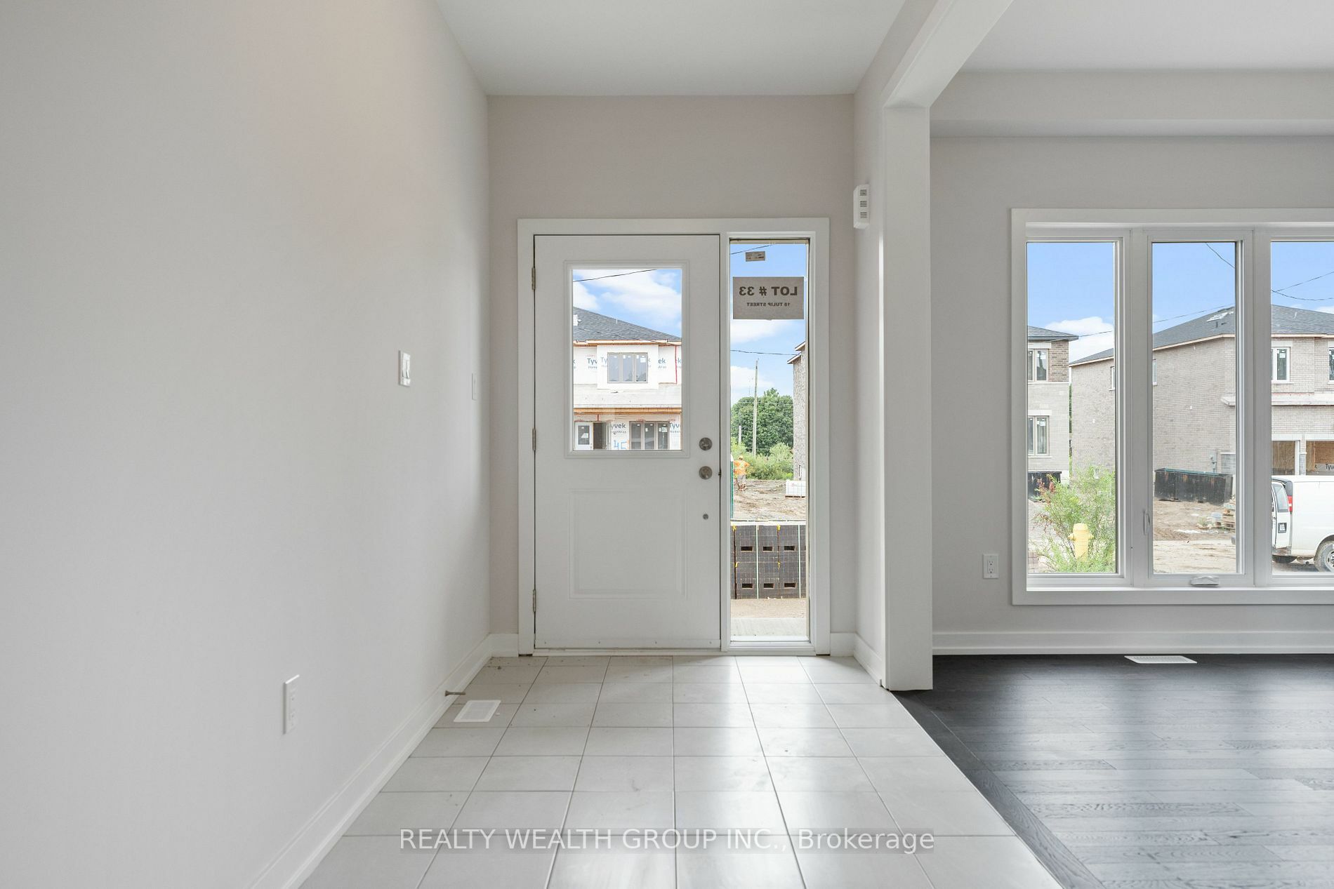 Property Photo:  18 Tulip Cres Cres E  ON N3Y0G9 