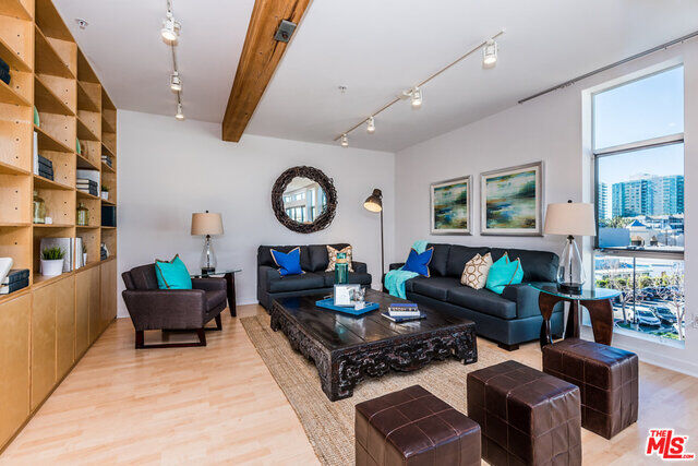 Property Photo: 4215 Glencoe Ave 319 CA 90292