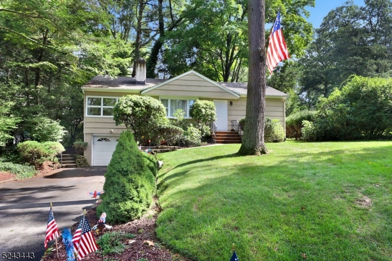 Property Photo:  39 Cottonwood Rd  NJ 07470 