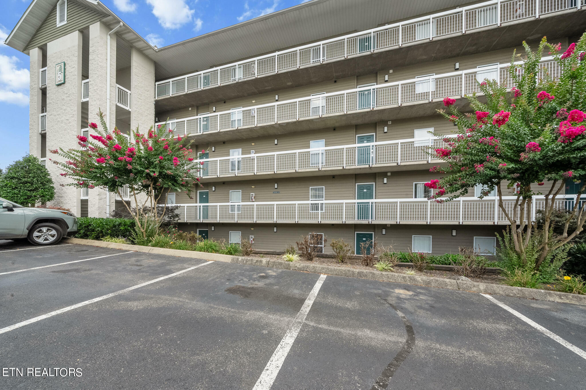 Property Photo: 205 Ogle Dr 512 TN 37876