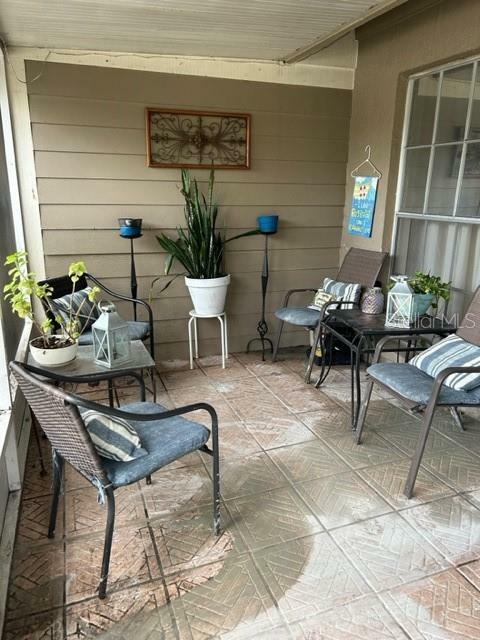 Property Photo: 322 Regal Park Drive FL 33594