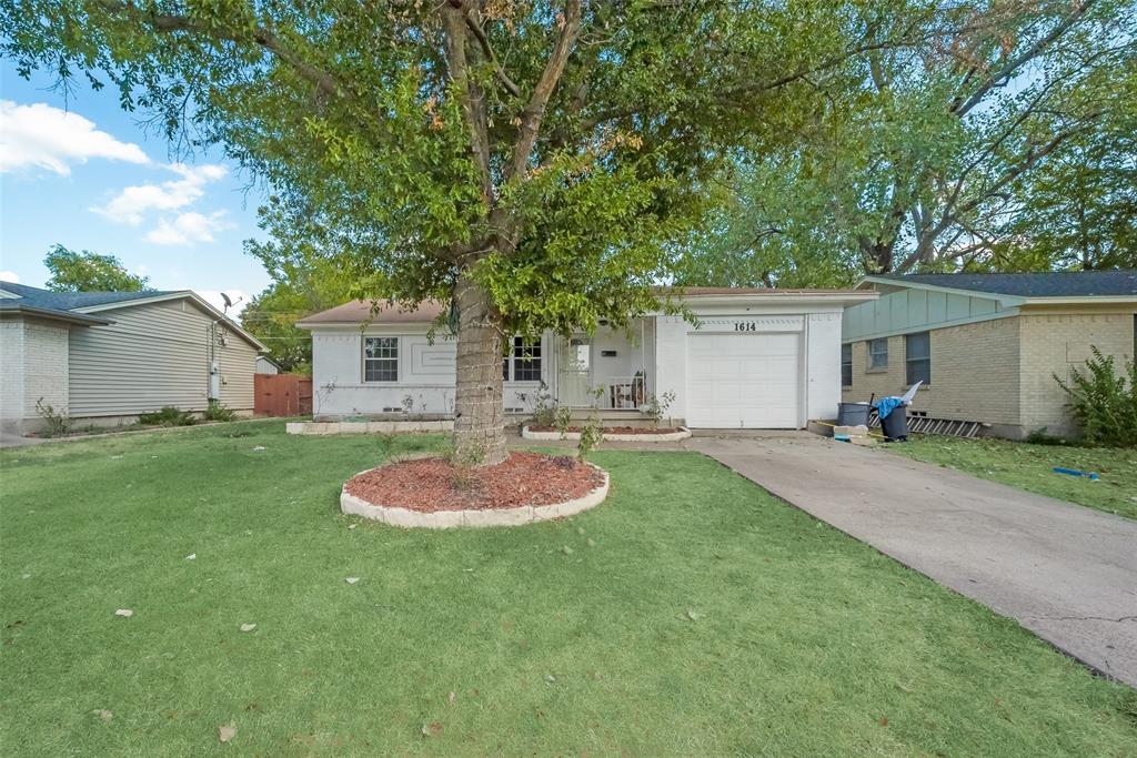 Property Photo: 1614 Alta Vista Street TX 75149