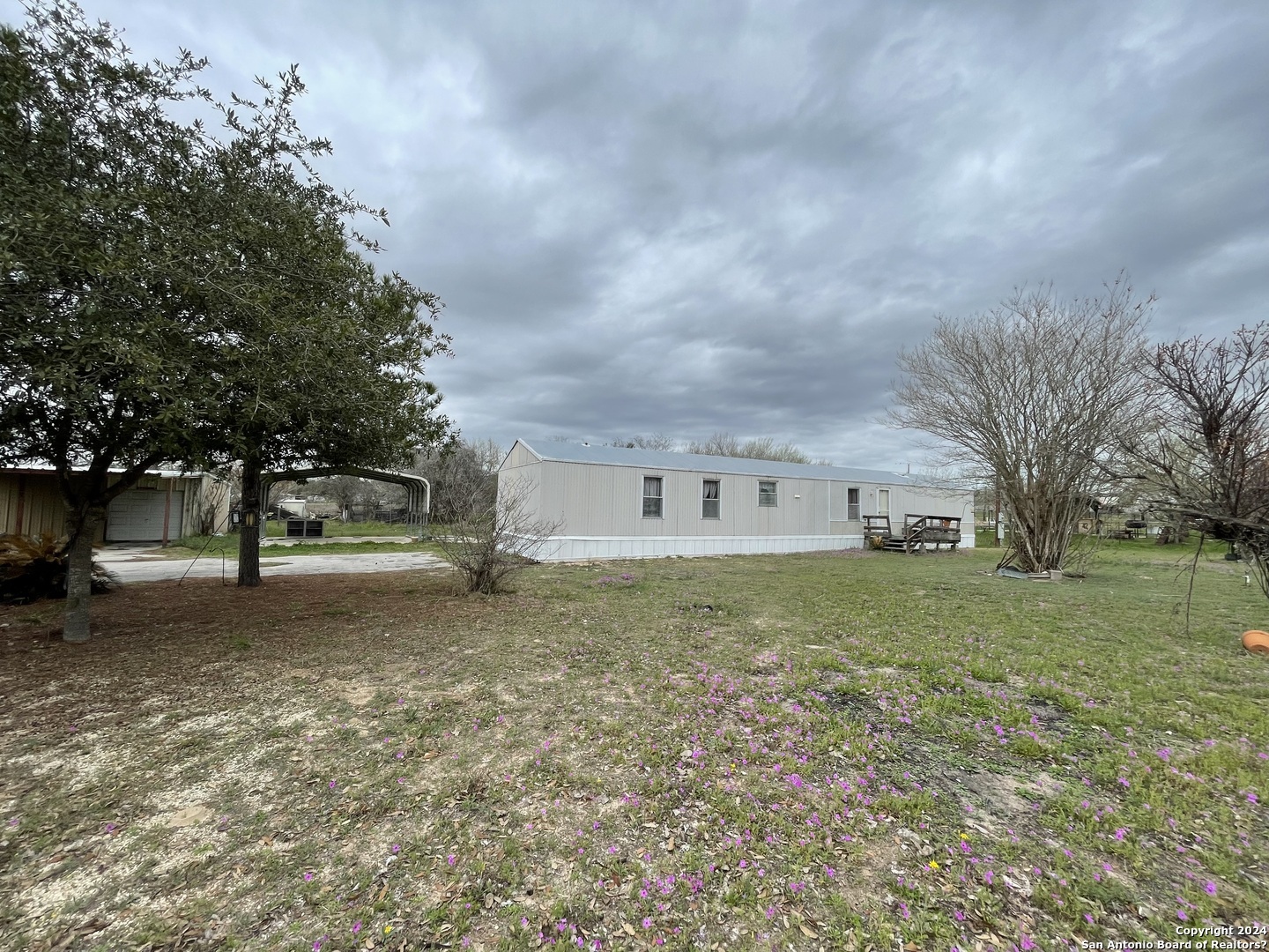 Property Photo:  113 Creekview Dr  TX 78114 