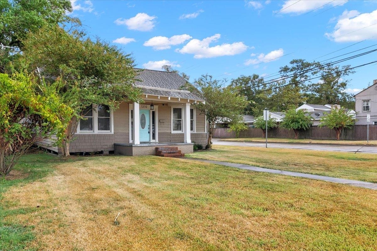 Property Photo:  1310 Central  TX 77706 