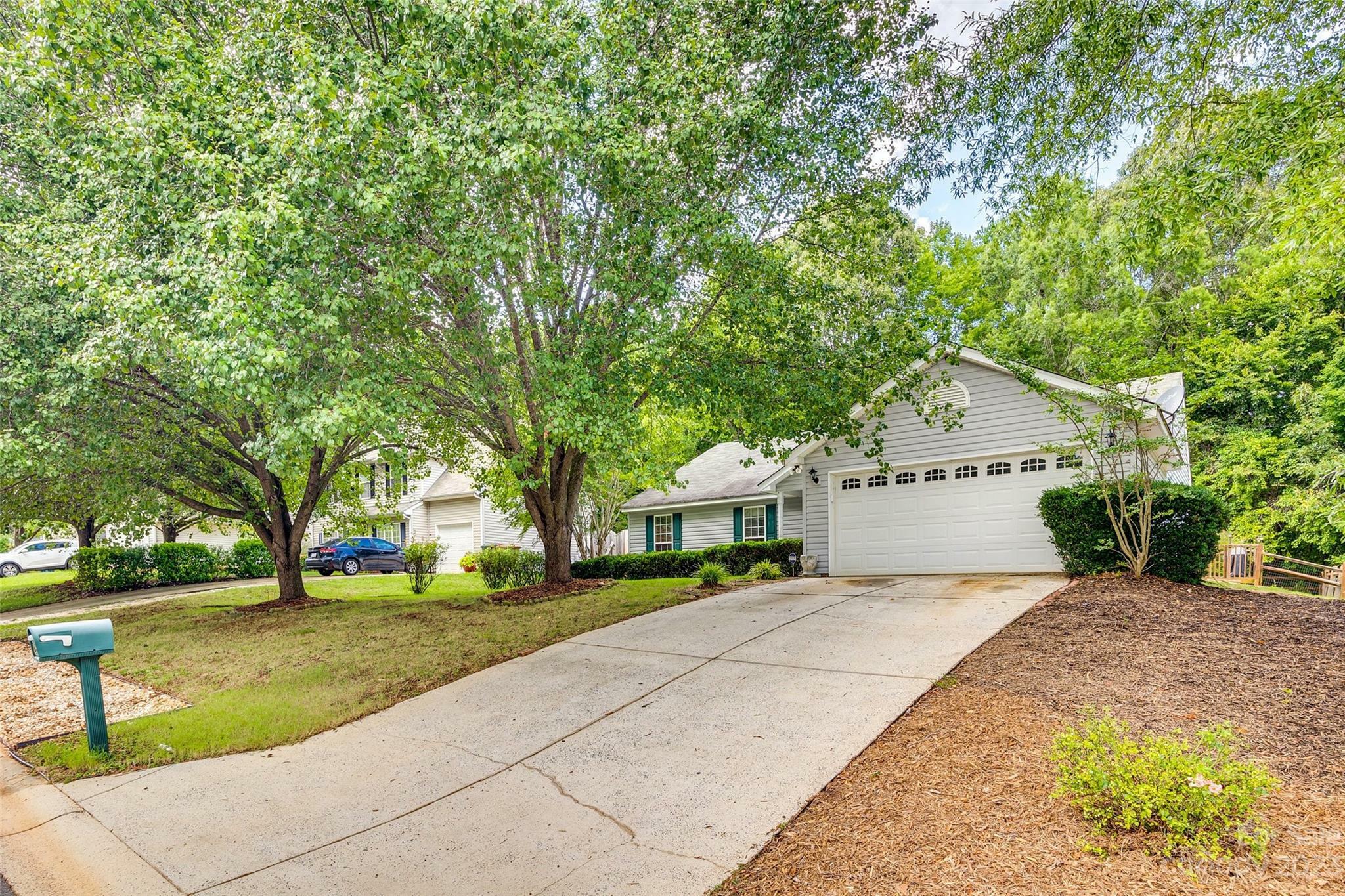 Property Photo: 125 Southcliff Drive NC 28173