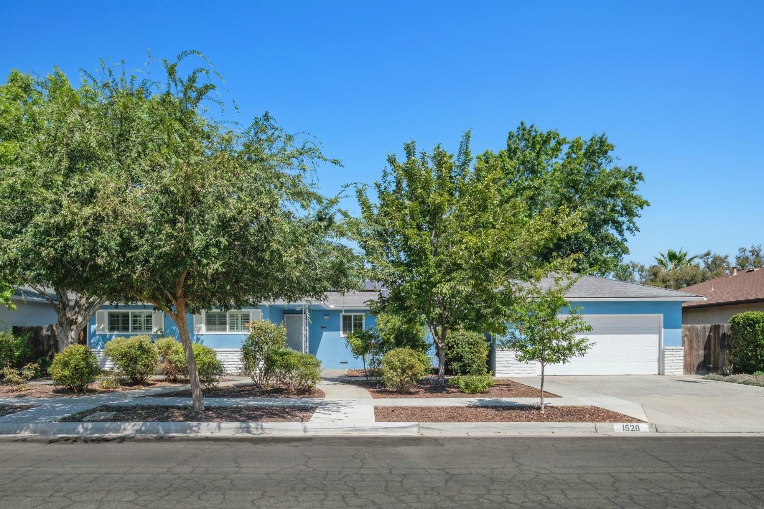 Property Photo:  1528 E Escalon Avenue  CA 93710 