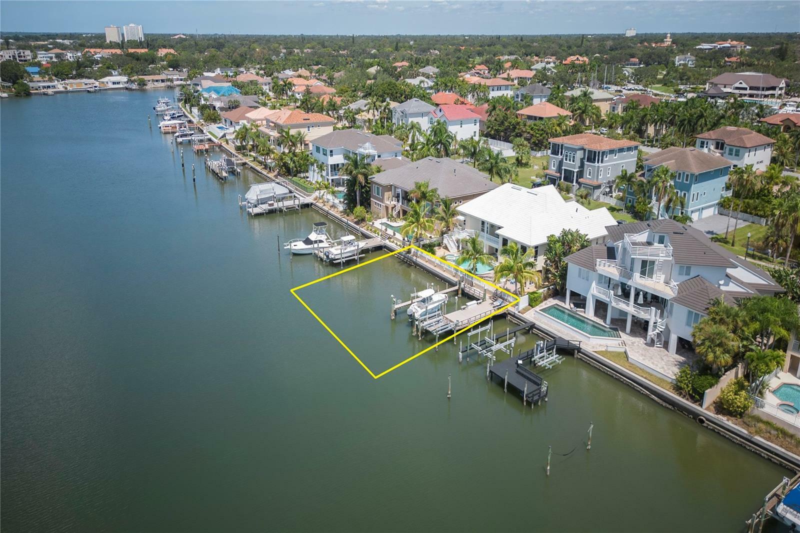 Property Photo:  6216 Pasadena Point Boulevard  FL 33707 