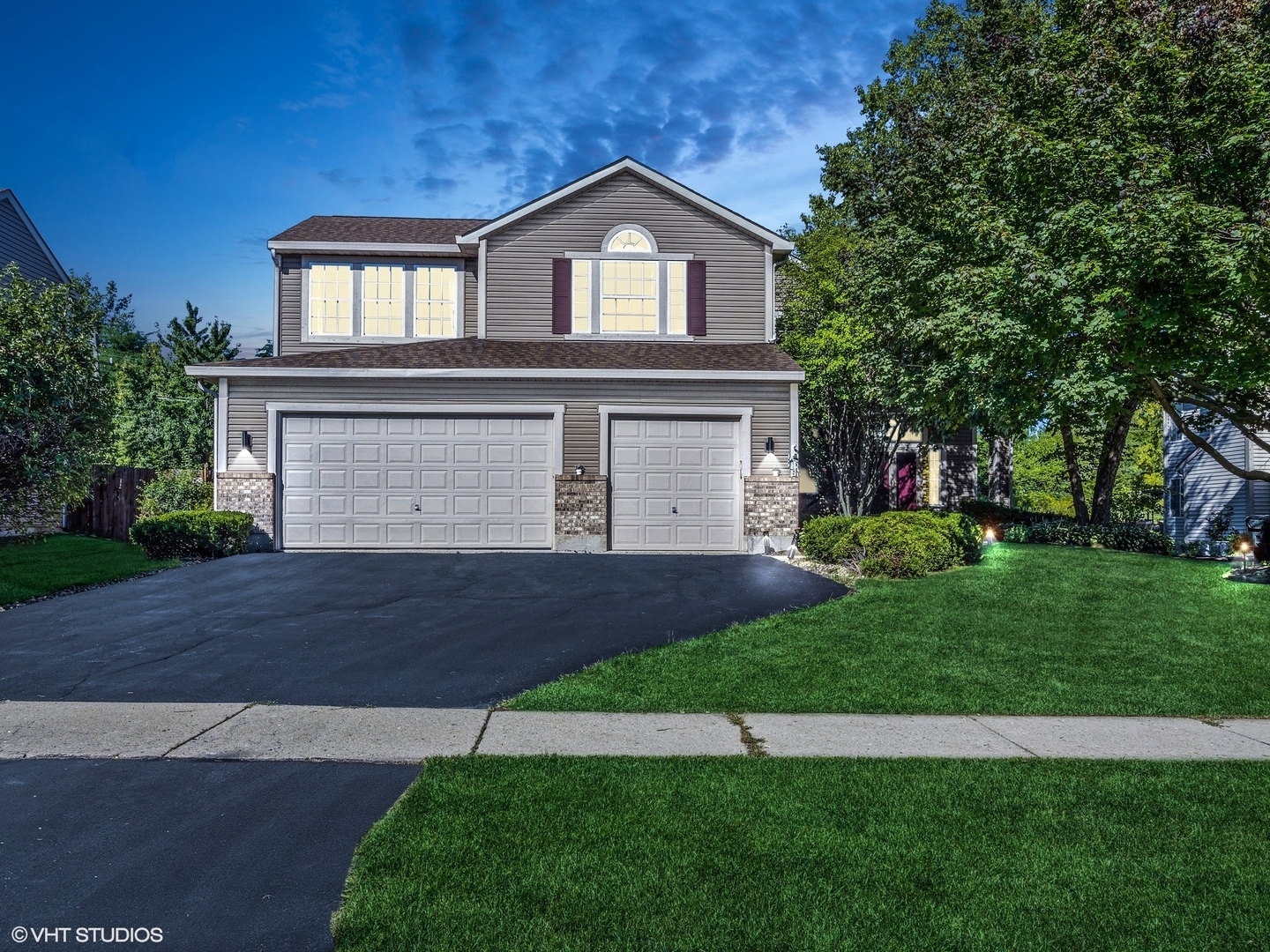 Property Photo: 1170 Westfield Way IL 60060