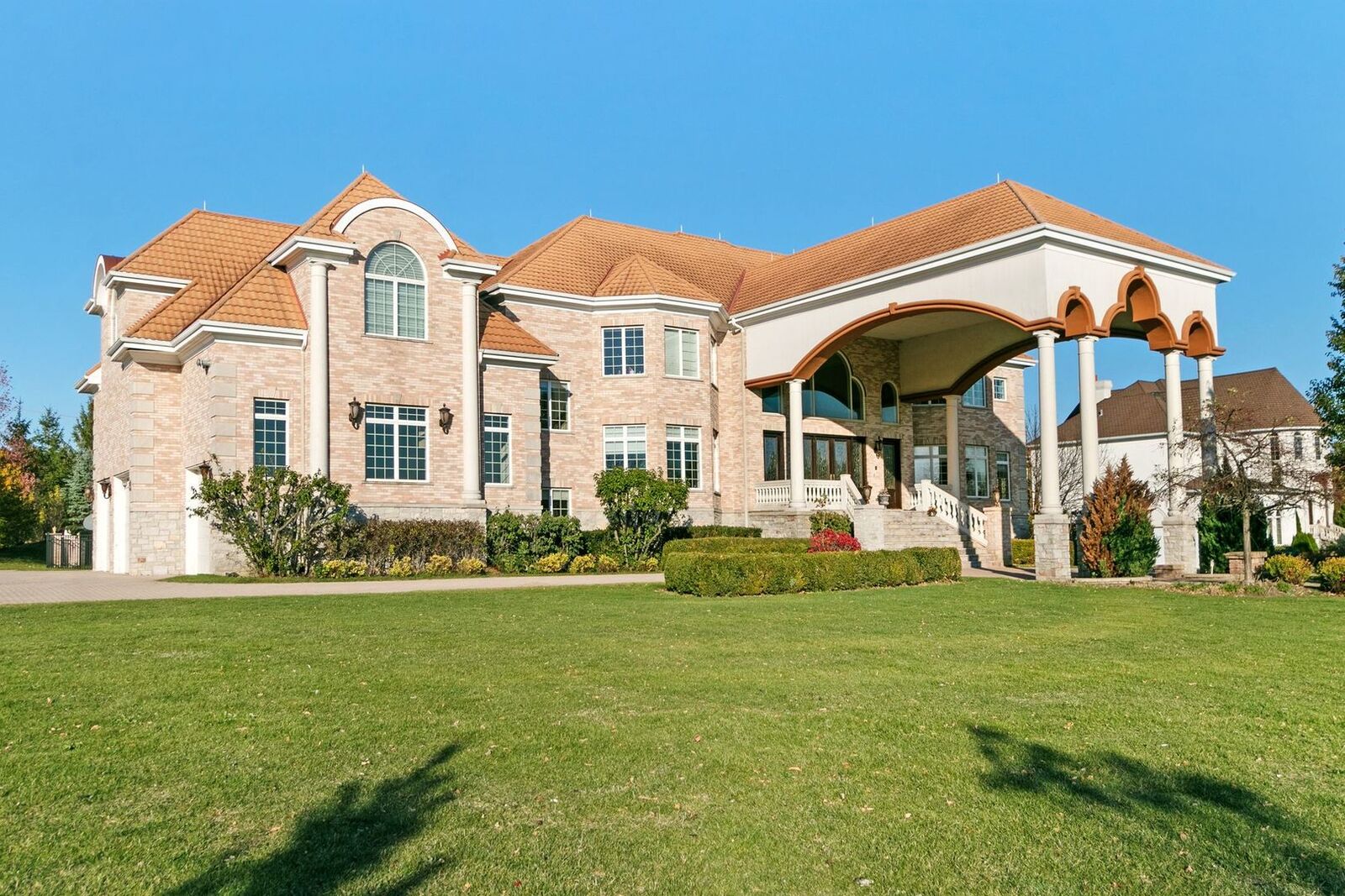 Property Photo: 2 Falcon Court IL 60010