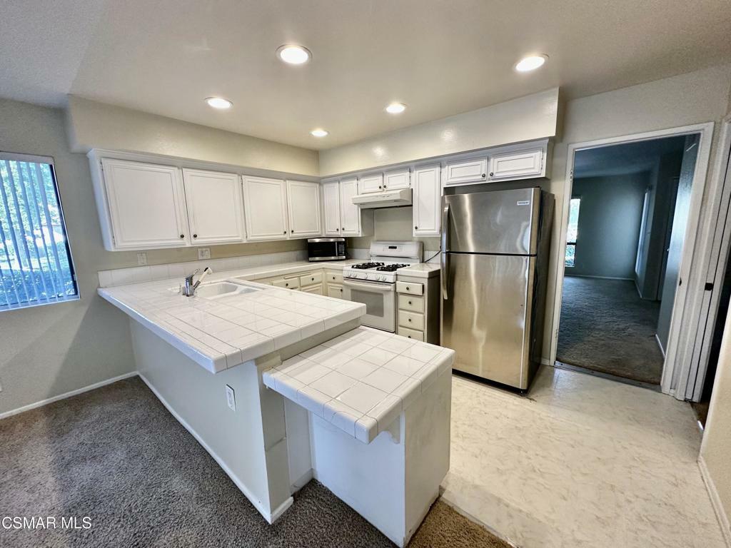 Property Photo:  2866 Lakeridge Lane  CA 91361 